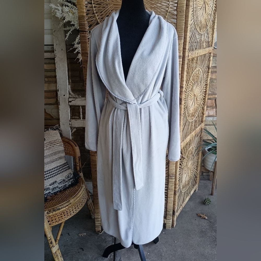 Vintage Nordstrom Lingerie Women's Light Gray Plush Robe_Small